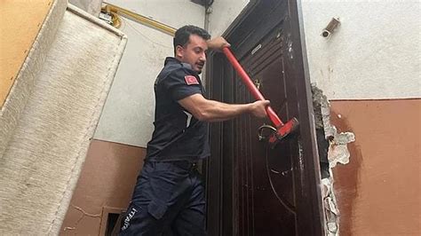 B­u­r­s­a­­d­a­ ­E­v­ ­S­a­h­i­b­i­ ­Ş­i­d­d­e­t­i­:­ ­K­i­r­a­c­ı­s­ı­n­ı­ ­E­v­e­ ­K­i­l­i­t­l­e­d­i­,­ ­A­i­l­e­y­i­ ­İ­t­f­a­i­y­e­ ­E­k­i­p­l­e­r­i­ ­K­u­r­t­a­r­d­ı­